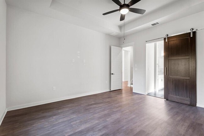 Building Photo - 2303 Rogge Ln