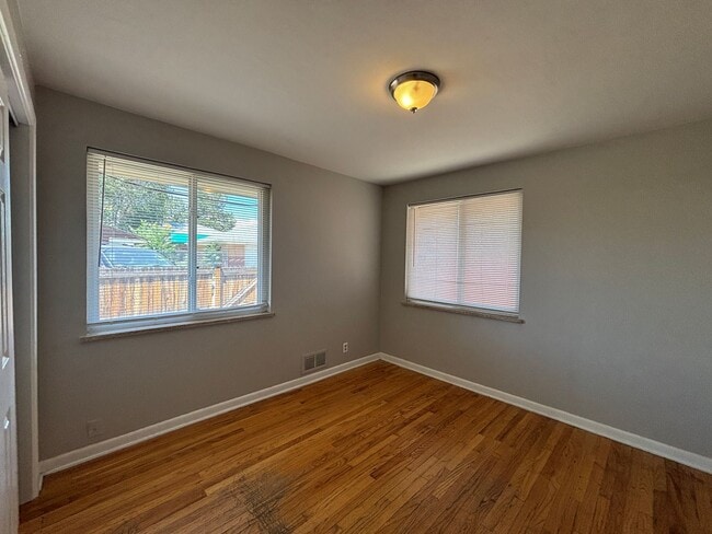 Building Photo - 935 Winona Ct