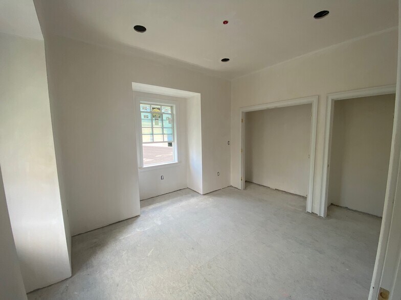 Building Photo - 136 Inman St