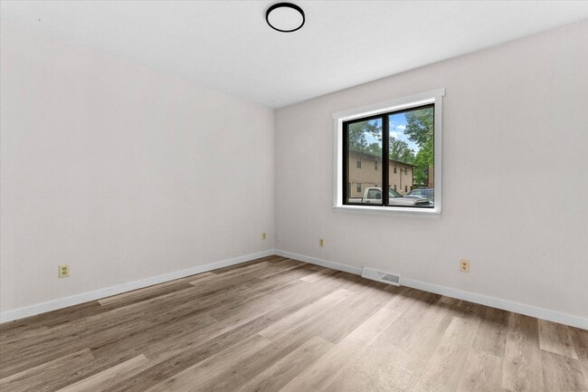Building Photo - 1102 Apache Dr