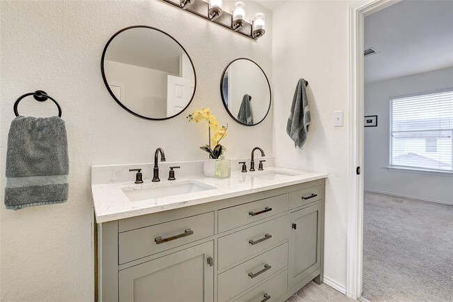 Building Photo - 15501 Sarah's Creek Dr