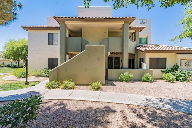 Building Photo - Chandler's Best-Kept Secret: Spacious Cond...