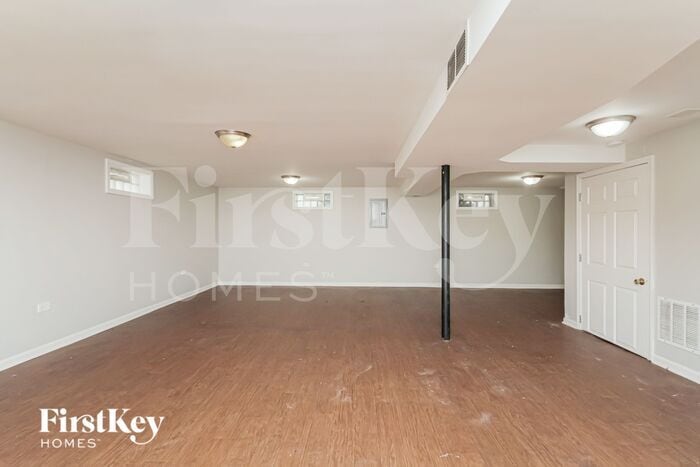 Building Photo - 14535 Kedvale Ave