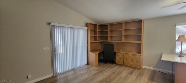 Building Photo - 2701 Beachside Ct