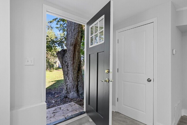 Building Photo - Carriage house in Twickingham