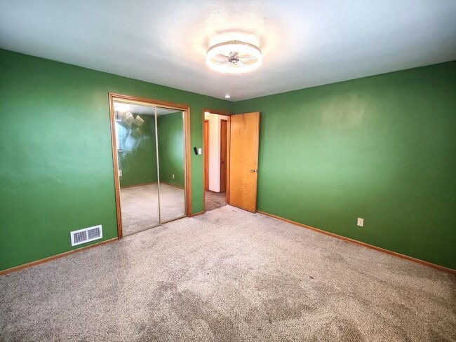 Building Photo - *Updated & Charming 2BD/2BA Single Family ...