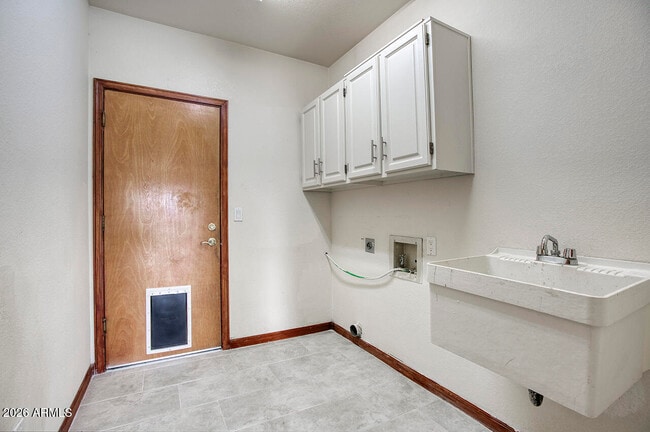 Building Photo - 151 E Jeanine Dr