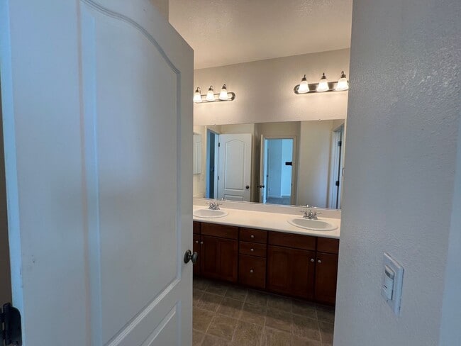 Building Photo - 2553 Acapulco Way