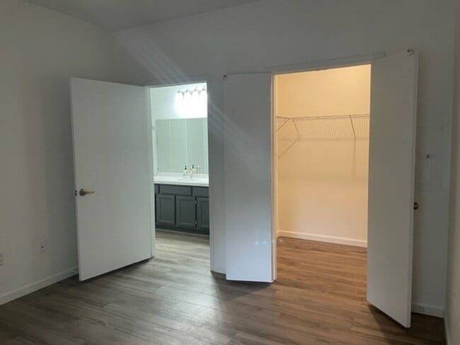 Building Photo - 2 Bedroom 2 Bath Condo W Sunset