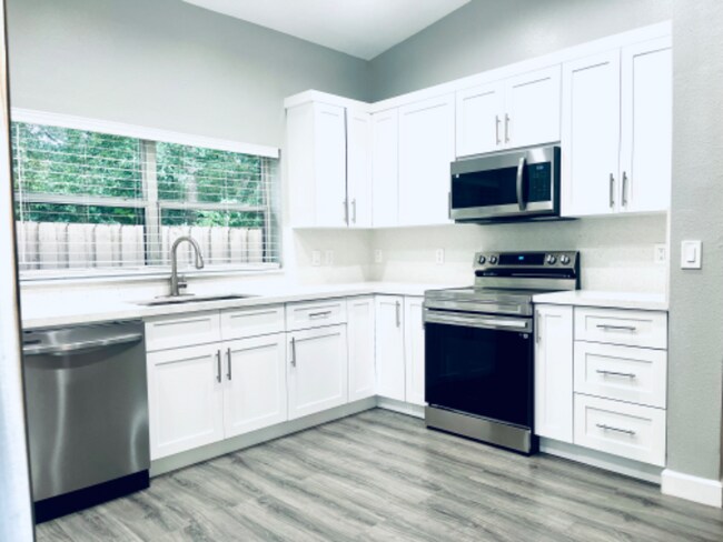 Building Photo - 6408 Sleepy Hollow Dr