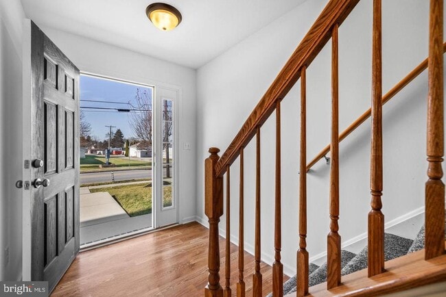 Building Photo - 39 Mustang Dr