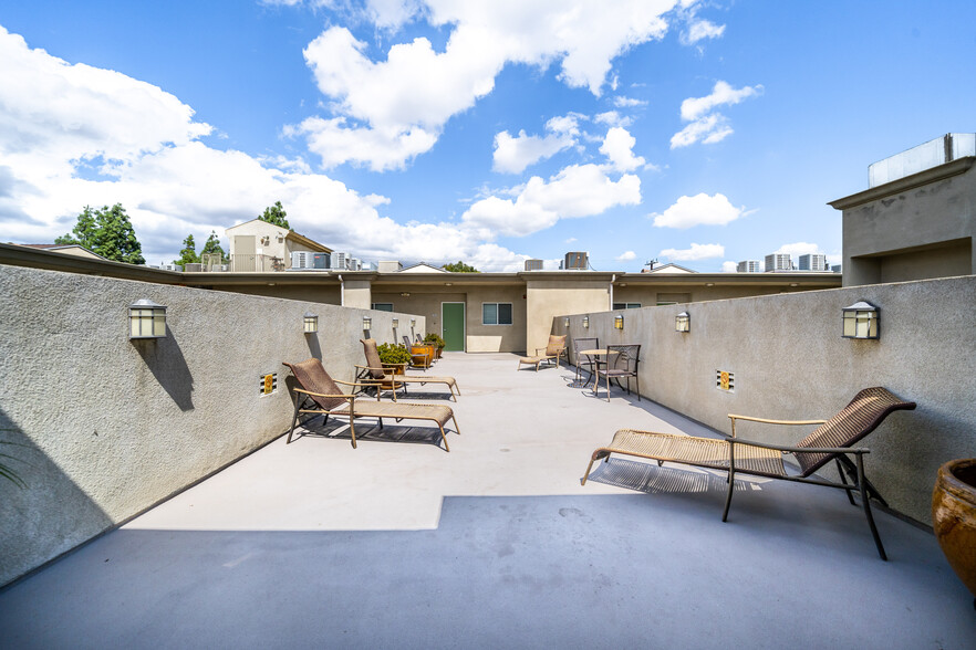 Building Photo - 7551 Jordan Ave