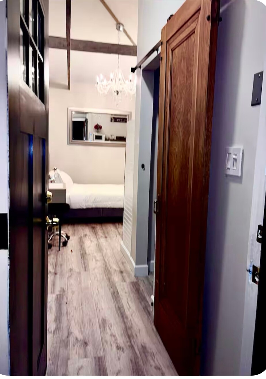 Building Photo - 686 Morford Ave