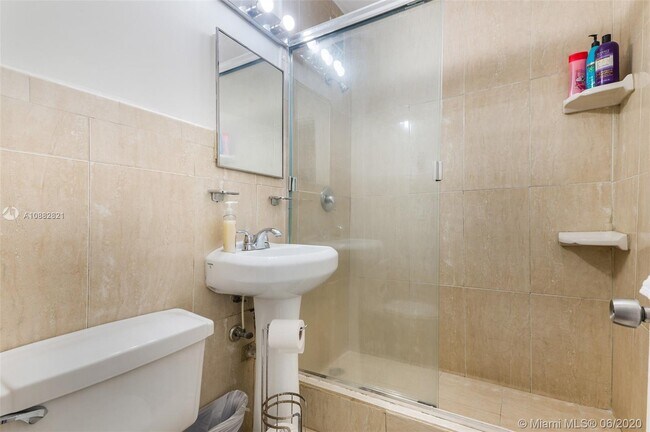 Building Photo - 1100 Collins Ave