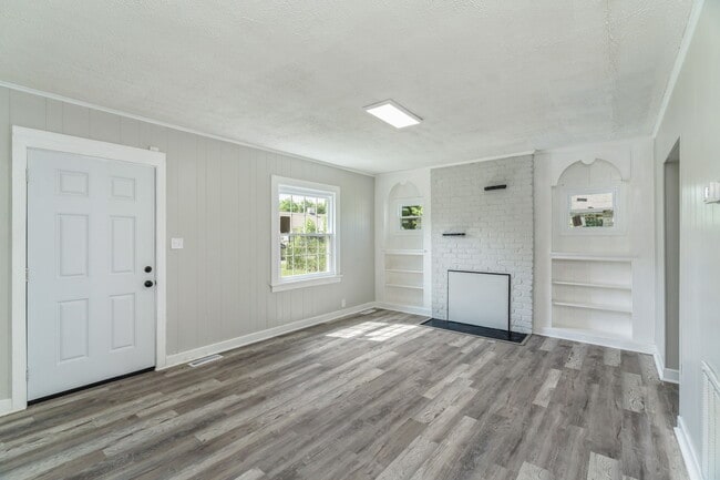 Building Photo - 2752 Tarleton Ave
