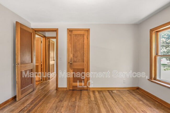 Building Photo - 534 Wilson St