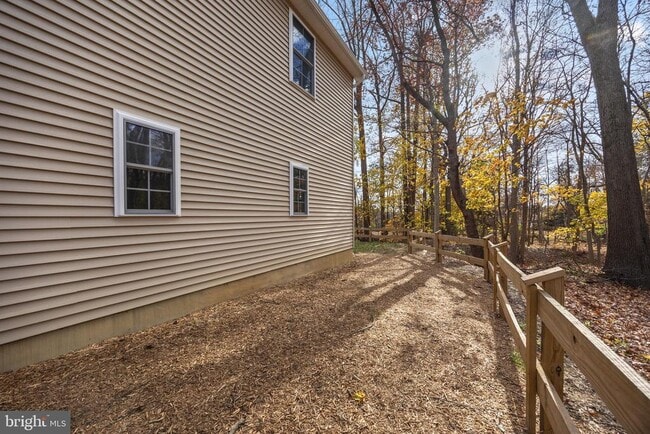 Building Photo - 1322 W King Rd