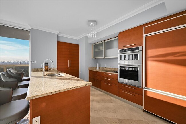 Building Photo - 1830 S Ocean Dr