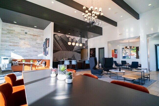 Building Photo - 10x Living at Grandview