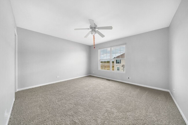 Building Photo - Very Nice and Spacious 2 Bedroom / 2.5 Bat...