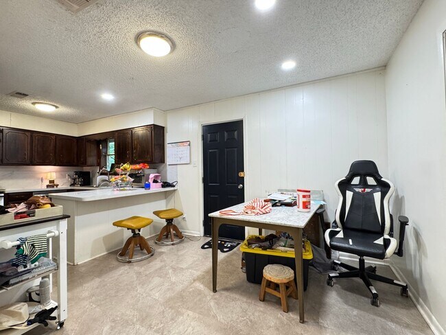 Building Photo - 3 Bed, 2 Bath Home in Ruston