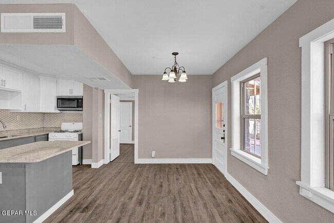 Building Photo - 3411 Altura Ave