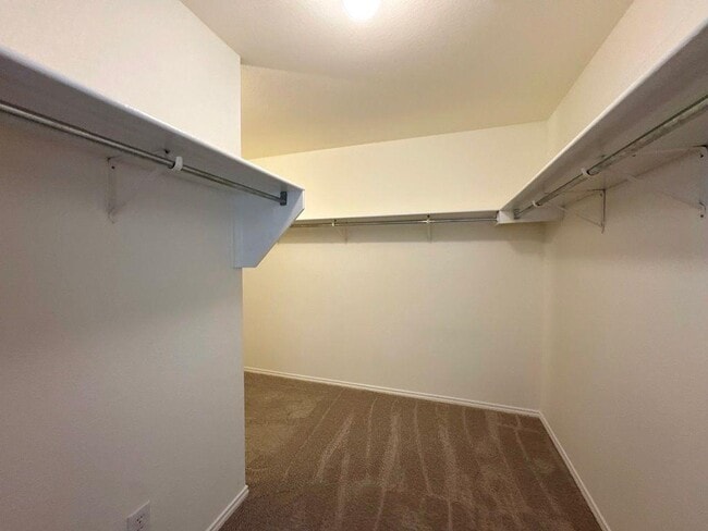 Building Photo - 2013 Rim Rock Dr