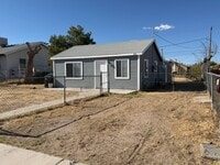 Building Photo - Charming 3-Bedroom Home – Move-In Ready