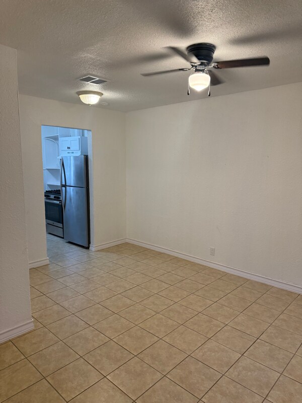 Building Photo - 600 Ellor Dr