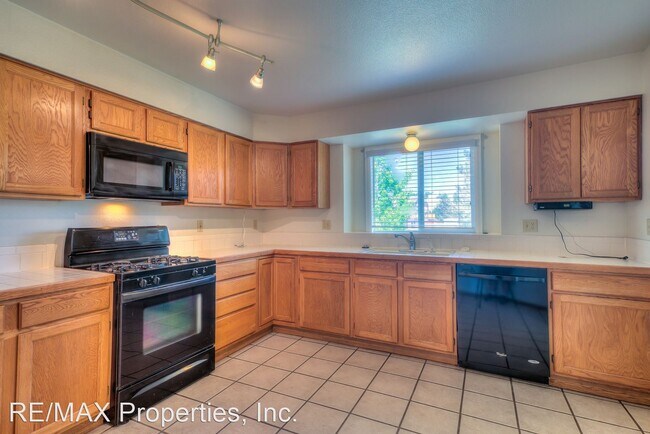 Building Photo - 3 br, 2.5 bath House - 3085 Haystack Drive