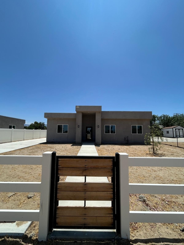 Primary Photo - 9208 E Ave T 6
