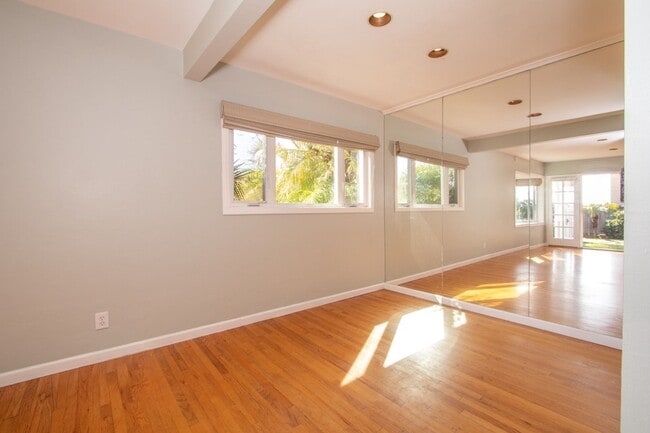 Building Photo - Charming 3 Bed/2 Bath Home in Bird Rock/ La Jolla- 1 Block from the Ocean!