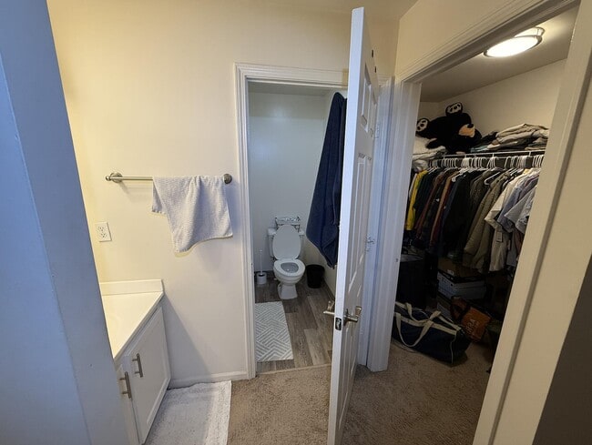 Building Photo - 272 Columbus Dr