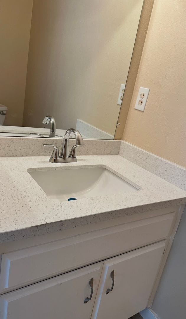 Building Photo - 2 BEDROOMS 1.5 BATHROOM TOWNHOUSE AVAILABLE FOR RENT JONES AND VEGAS DR !!!