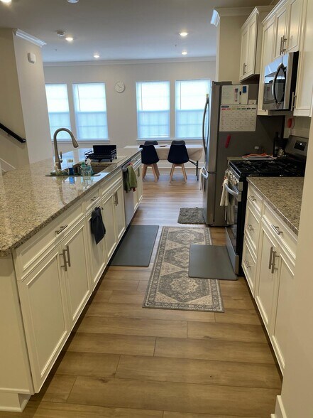 Building Photo - 1235 Greylock Ln