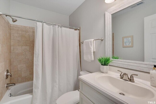 Building Photo - 1008 F Kingwood Drive, Chapel Hill, NC  27517