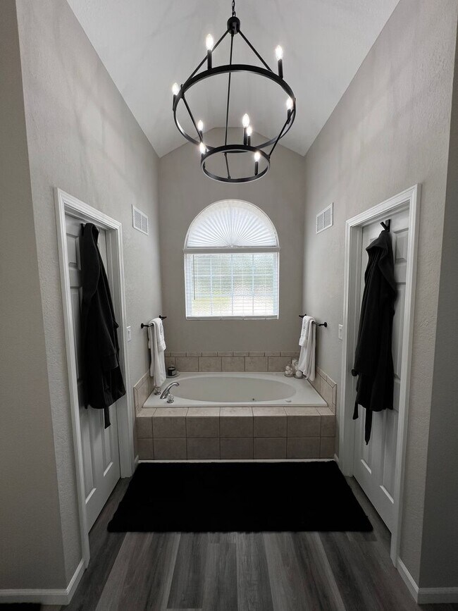 Building Photo - beautiful updated large home