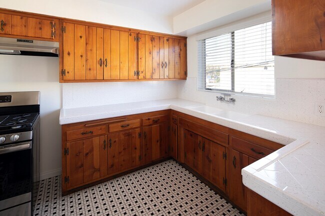 Building Photo - Spacious 2BR/1.5Bath Near North Park with ...