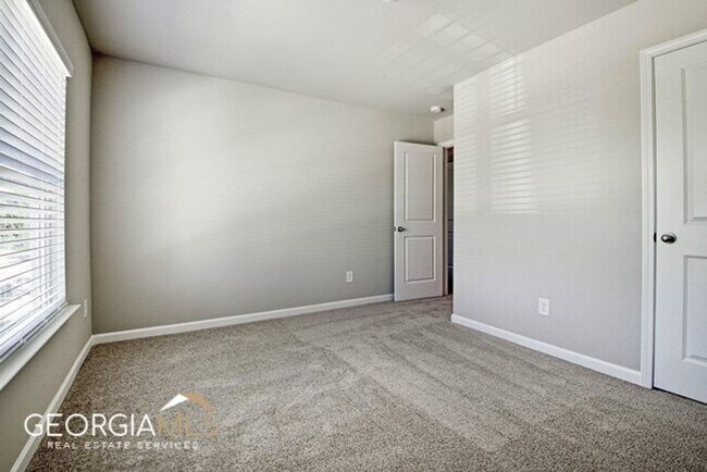 Building Photo - Prime Newnan Location! 2023 build, 3 bedroom townhome within walking distance to Downtown, The LI...