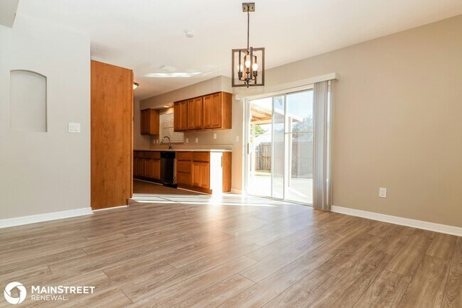 Building Photo - 1411 Cromwell Dr, Tarpon Springs, FL 34689