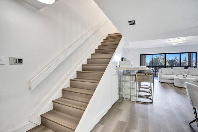 Building Photo - 270 Captains Walk