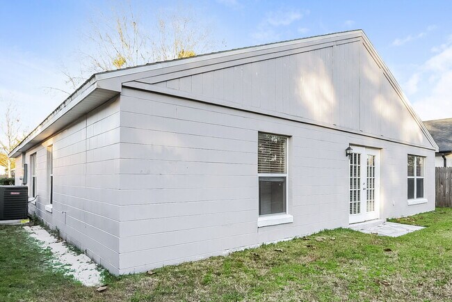 Building Photo - 336 Cello Cir