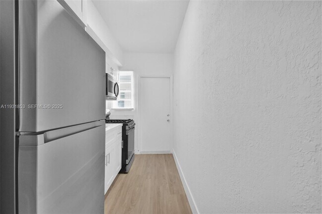 Building Photo - 1900 Calais Dr