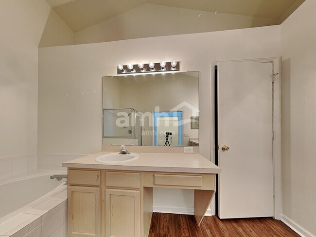 Building Photo - 12426 Tree Pointe Ct