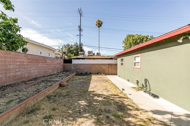 Building Photo - 10706 Rhodesia Ave