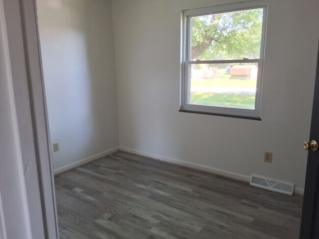 Building Photo - 111 Cherrywood Dr