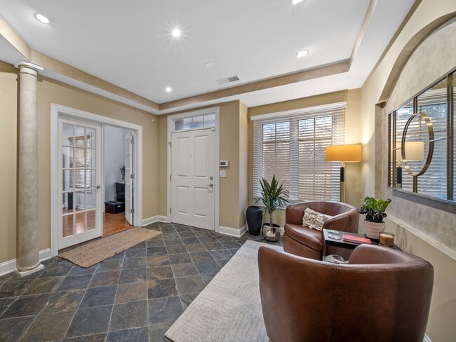 Building Photo - 2048 Valor Ct