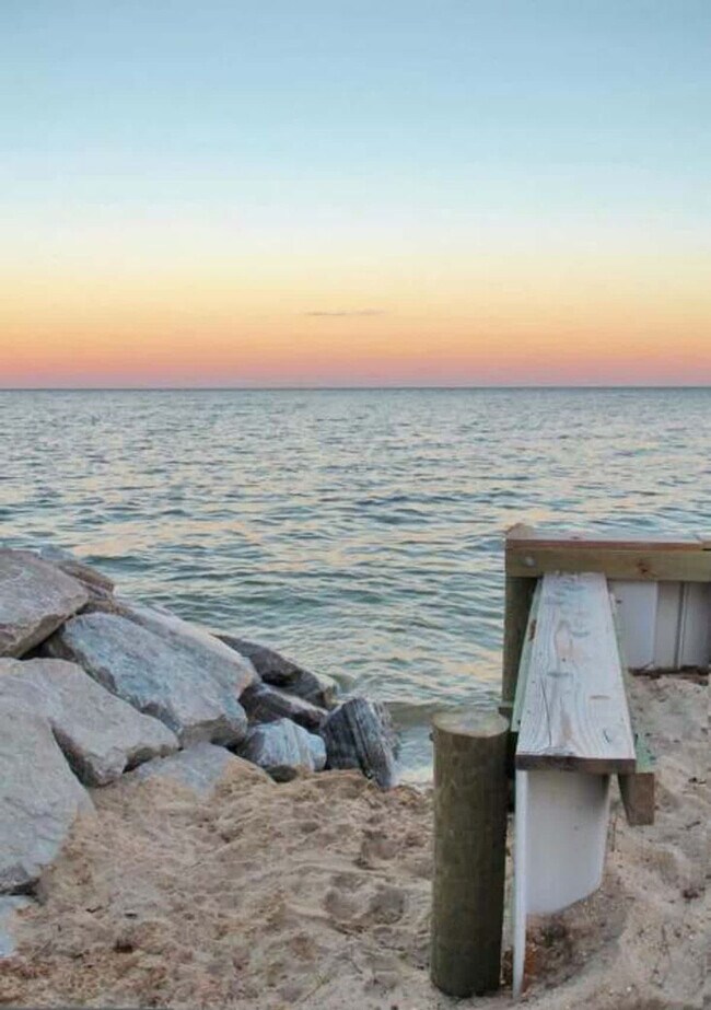 Building Photo - 15378 Holly Dr