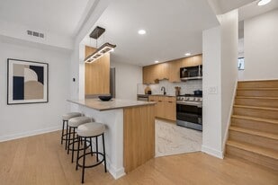 Building Photo - 30 N Devon