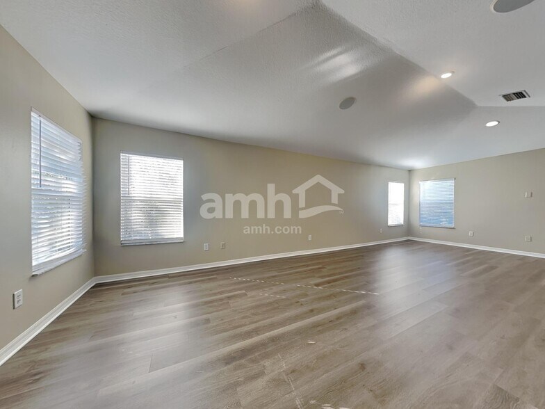 Building Photo - 5018 Sky Blue Dr